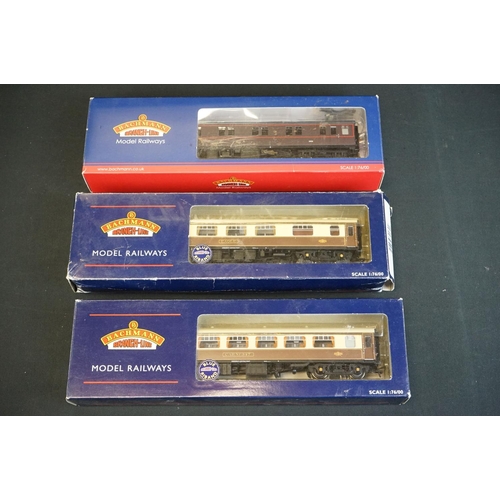 62 - 13 Boxed Bachmann OO gauge items of rolling stock to include 39002K Twin Pack MK1 Pullman Coaches We... 