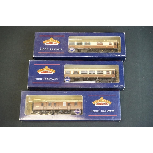 62 - 13 Boxed Bachmann OO gauge items of rolling stock to include 39002K Twin Pack MK1 Pullman Coaches We... 