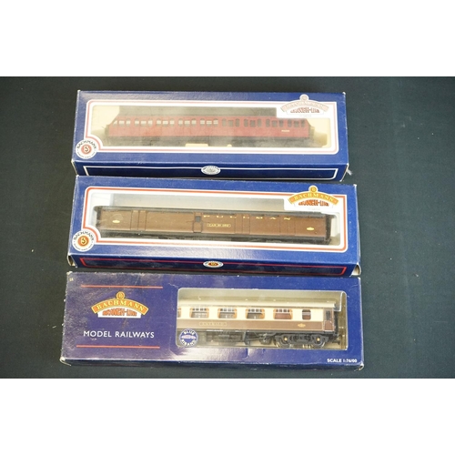 62 - 13 Boxed Bachmann OO gauge items of rolling stock to include 39002K Twin Pack MK1 Pullman Coaches We... 