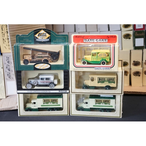 1192 - Around 200 boxed Lledo diecast models featuring various series (5 boxes)