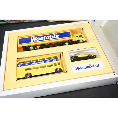 1200 - 31 Boxed Corgi diecast models to include ltd edn examples, circa 1980's / 90's, featuring Classic Ca... 