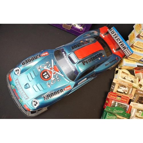 1251 - 39 Boxed diecast models to include Matchbox, Corgi, Lledo & Shell examples, featuring Matchbox Team ... 