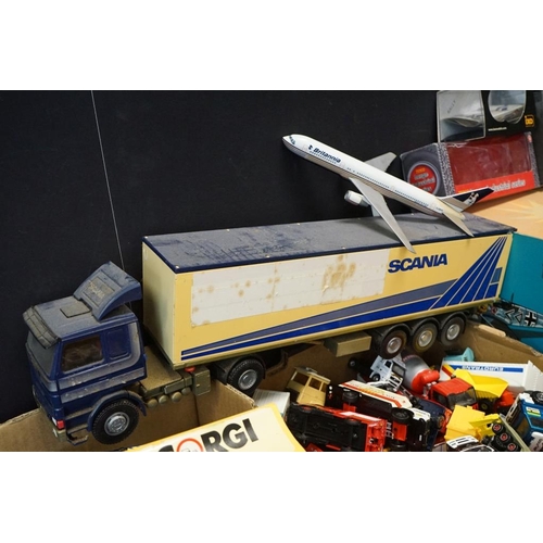 1253 - Around 60 diecast & plastic models to include Matchbox, Corgi Del Prado, Lledo & ERTL examples, feat... 