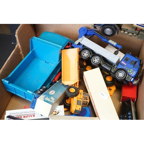 1253 - Around 60 diecast & plastic models to include Matchbox, Corgi Del Prado, Lledo & ERTL examples, feat... 