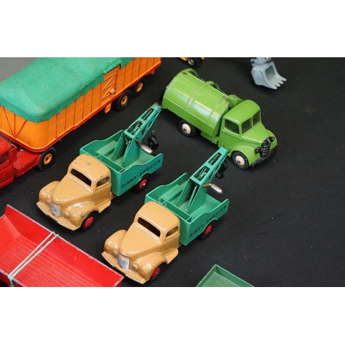 1262 - 18 Mid 20th C commercial diecast models to include Dinky and Corgi examples featuring a boxed Dinky ... 