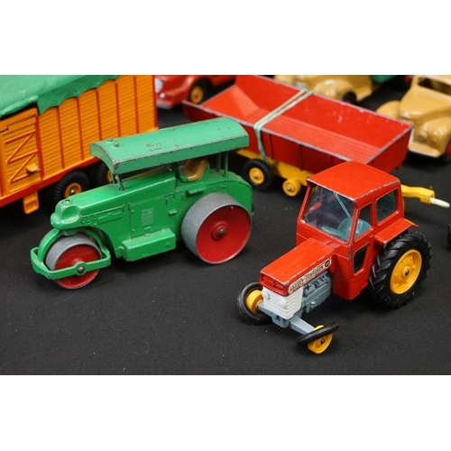 1262 - 18 Mid 20th C commercial diecast models to include Dinky and Corgi examples featuring a boxed Dinky ... 