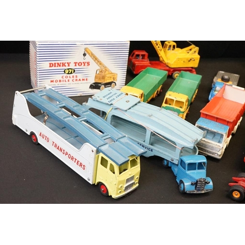 1262 - 18 Mid 20th C commercial diecast models to include Dinky and Corgi examples featuring a boxed Dinky ... 