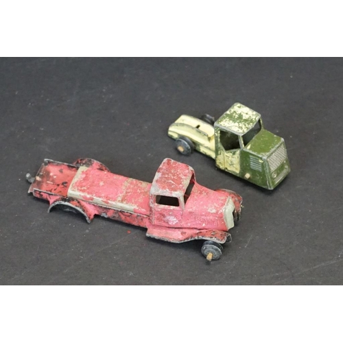 1272 - Around 25 early-mid 20th C play worn diecast models to include road, commercial and racing examples