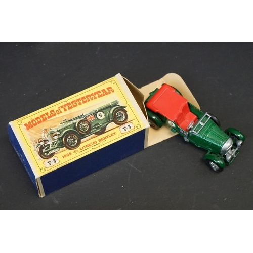 1276 - 24 Mid 20th C play worn diecast models to include 20 x Dinky examples featuring Thunderbirds Lady Pe... 