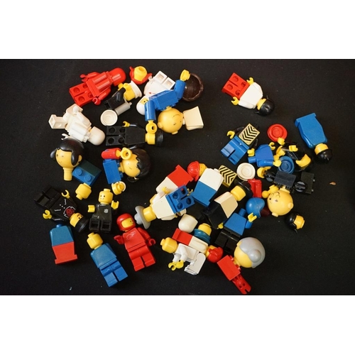 221 - Lego - Collection of circa 1980s Lego to include boxed System set, built sets featuring Space, minif... 