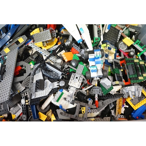 212 - Lego - Large quantity of various Lego bricks and accessories, some part built sets and models