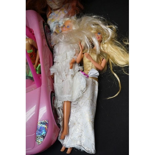 402 - Collection of Mattel Barbie dolls circa 1980s onwards plus various clothing and 3 x cars (all varian... 