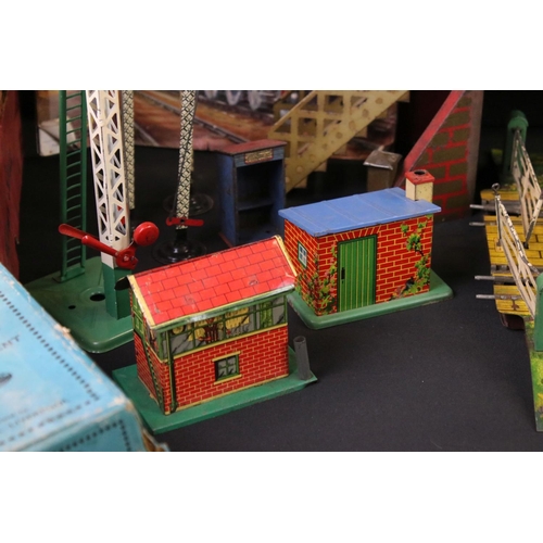 131 - Quantity of O gauge model railway, mainly Hornby with Brimtoy, to include various track, Brimtoy tic... 