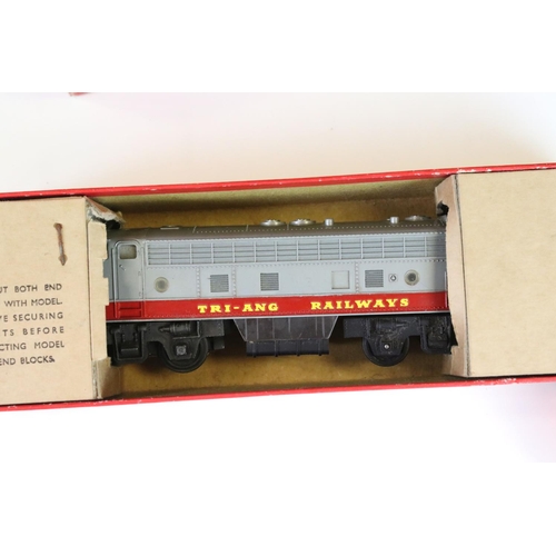 135 - Four boxed Triang OO gauge locomotives to include R388 EM2 Electric Locomotive Kit Blue LiveryR55 BB... 