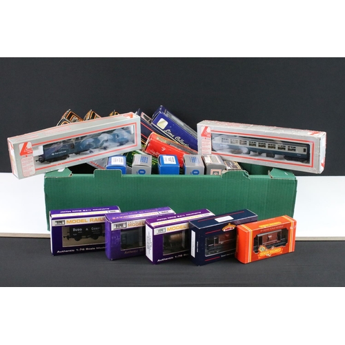 137 - 21 Boxed OO gauge items of rolling stock to include coaches, vans and tankers featuring 4 x Palitoy ... 