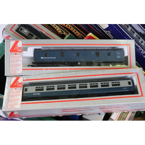 137 - 21 Boxed OO gauge items of rolling stock to include coaches, vans and tankers featuring 4 x Palitoy ... 