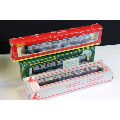 137 - 21 Boxed OO gauge items of rolling stock to include coaches, vans and tankers featuring 4 x Palitoy ... 