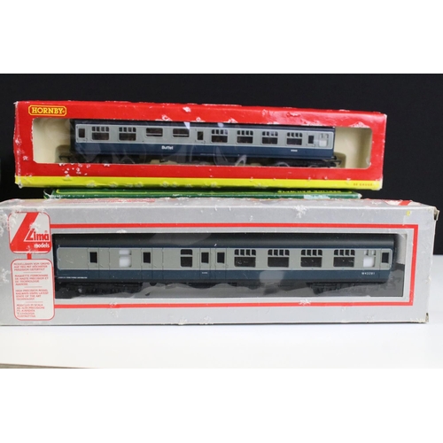 137 - 21 Boxed OO gauge items of rolling stock to include coaches, vans and tankers featuring 4 x Palitoy ... 