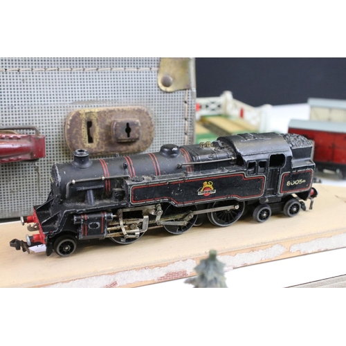 138 - Quantity of Hornby Dublo model railway to include 2-6-4 80054 locomotive in black livery, 8 x items ... 