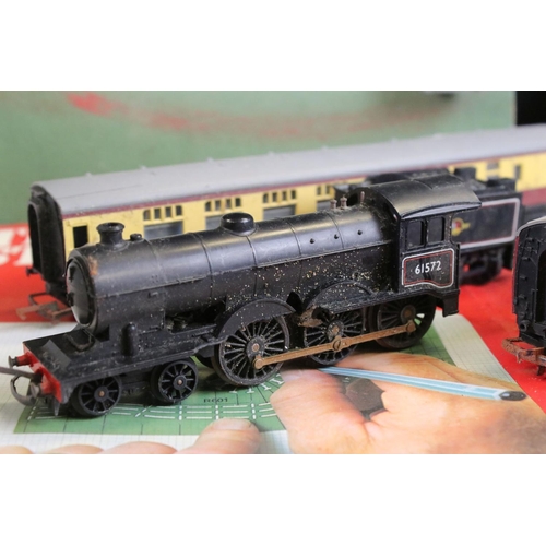 139 - Quantity of OO gauge model railway to include Triang R150 locomotive and tender, Triang R357 D5572 l... 