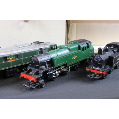 141 - Quantity of OO gauge model railway to include Hornby Virgin Lady in Red set with locomotive, dummy &... 