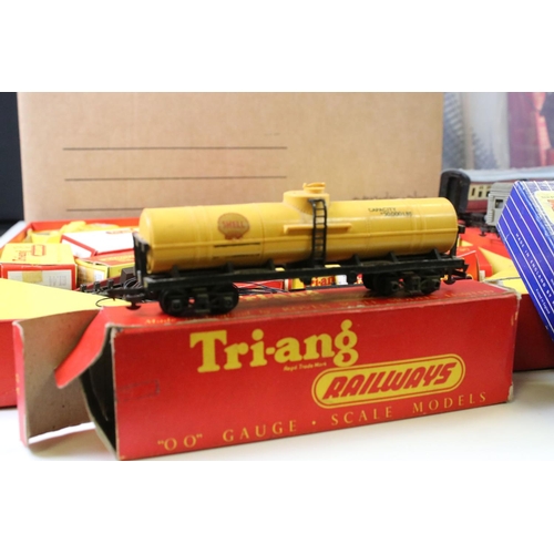 142 - Quantity of OO gauge model railway, mainly Triang, to include boxed R408 Turntable Electrically Oper... 