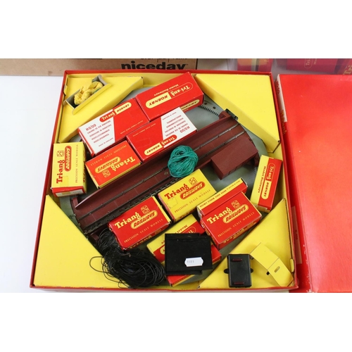 142 - Quantity of OO gauge model railway, mainly Triang, to include boxed R408 Turntable Electrically Oper... 