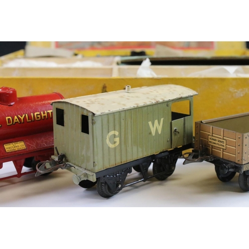 145 - Boxed Hornby O gauge E120 Special Tank Goods train set with 0-4-0 Locomotive and tender in GWR green... 