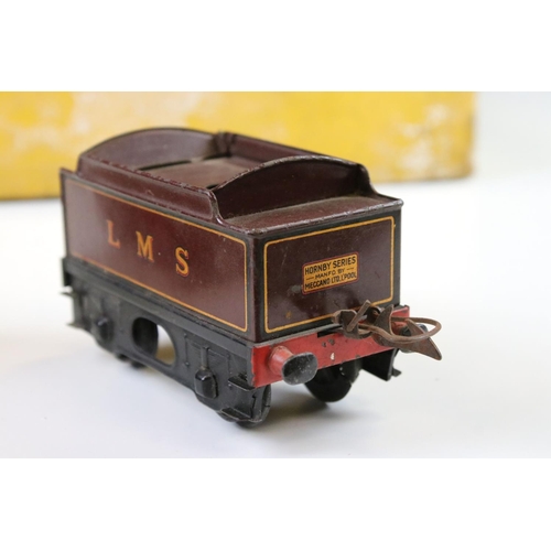 146 - Boxed Hornby O gauge The Comet E120 Special Passenger train set with 0-4-0 Locomotive and tender in ... 