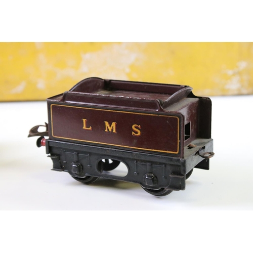 146 - Boxed Hornby O gauge The Comet E120 Special Passenger train set with 0-4-0 Locomotive and tender in ... 