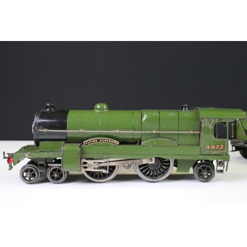 149 - Hornby O gauge Flying Scotsman 4-4-2 LNER 4472 locomotive in green, with tender