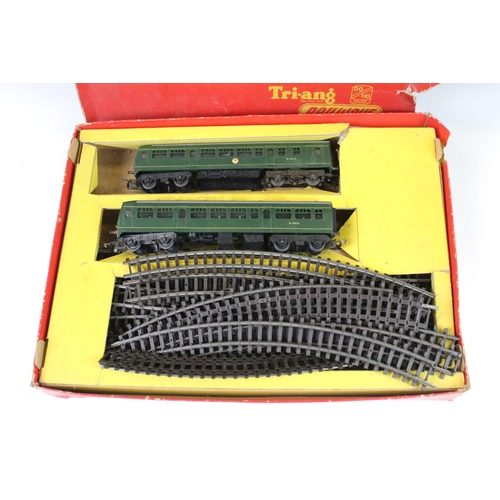 154 - Boxed Triang OO gauge RS27 train set plus a Triang Davy Crockett locomotive & tender, damage to box