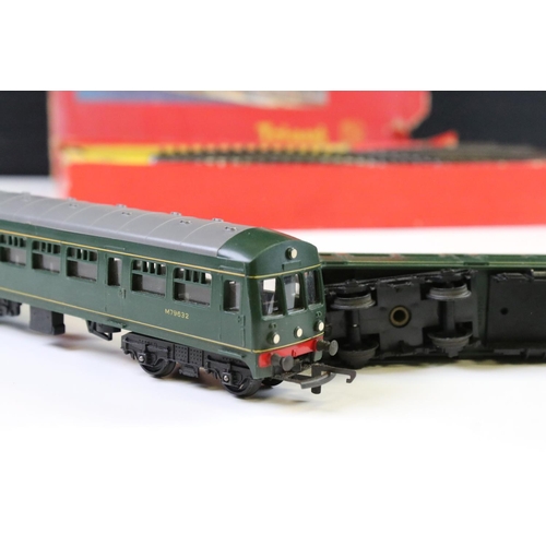 154 - Boxed Triang OO gauge RS27 train set plus a Triang Davy Crockett locomotive & tender, damage to box