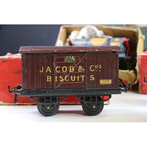 163 - 10 Boxed Hornby O gauge items of rolling stock to include Gas Cylinder Wagon, Bitumen Tank Wagon Col... 