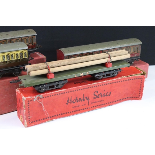 164 - Eight Hornby O gauge items of rolling stock to include 4 x boxed examples (No 2 Passenger Coach, No ... 