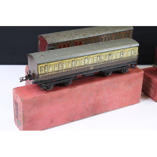 164 - Eight Hornby O gauge items of rolling stock to include 4 x boxed examples (No 2 Passenger Coach, No ... 