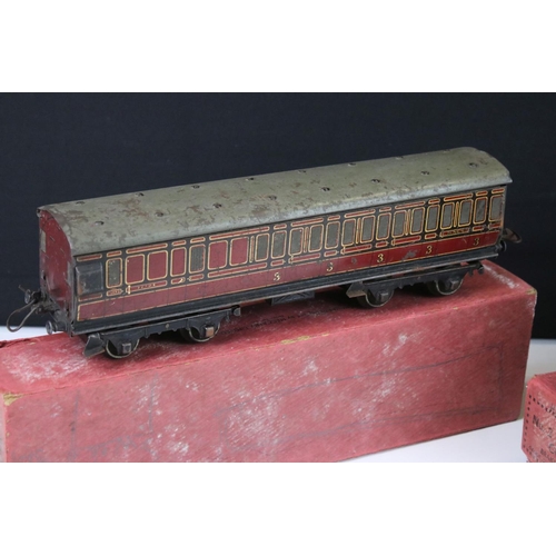 164 - Eight Hornby O gauge items of rolling stock to include 4 x boxed examples (No 2 Passenger Coach, No ... 