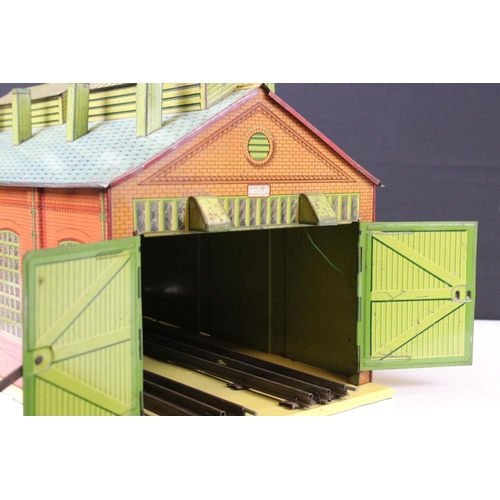 166 - Boxed Hornby O gauge No 2 Engine Shed, appears complete, showing age wear but in a good play worn co... 