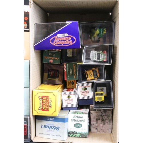 1224 - 32 Boxed / cased diecast models to include 22 x Oxford Diecast and 10 x Atlas, diecast ex, boxes vg ... 