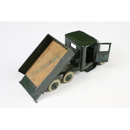 1346 - Two boxed Britains military diecast models / model sets to include 1832 10-Wheel Lorry And 2-Pounder... 