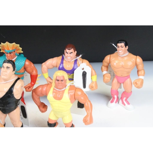 1425 - WWF / WWE Wrestling - 16 Original Hasbro WWF Wrestling figures to include 3 x Ultimate Warrior (all ... 