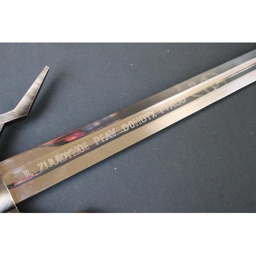 1405A - The Witcher 3 detailed stainless steel Geralt's Wolf Pommelled Silver Runed Sword, in scabbard, aprr... 