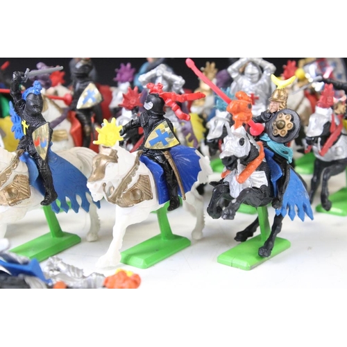 304 - 23 Britains mounted Medieval knights to include 22 x Britains Deetail (condition varies, with some p... 