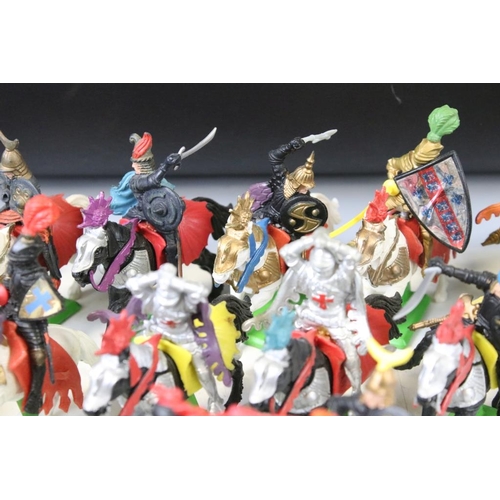 304 - 23 Britains mounted Medieval knights to include 22 x Britains Deetail (condition varies, with some p... 