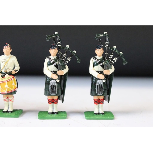 305 - 12 Martin Tabony metal bandsmen figures, contained within 'The Little Band Man Company' box. Figures... 