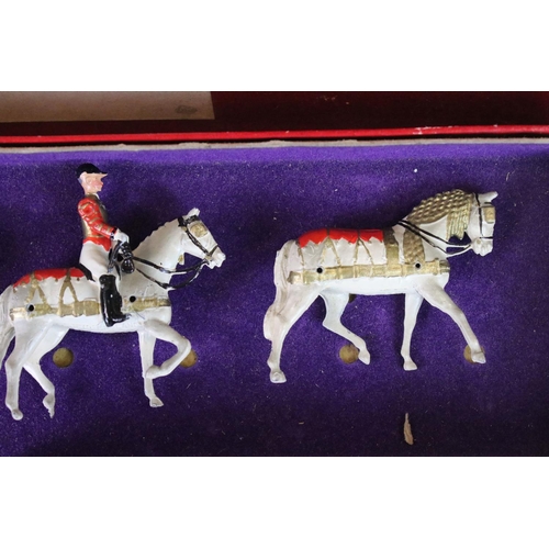 336 - Two boxed Britains ' Historical Series ' metal figure sets to include No. 1470 - The State Coach (so... 