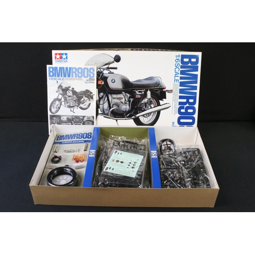 364 - Boxed Tamiya 1:6 Big Scale 8 Item 16008 BMW R90S plastic model kit motorcycle, complete and unbuilt,... 