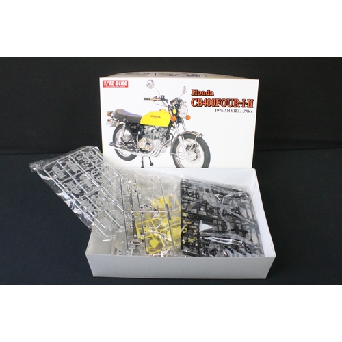 365 - Five Boxed 1:12 plastic model kit motorcycles to include 4 x Aoshima and a Hasegawa Hobby Kits examp... 