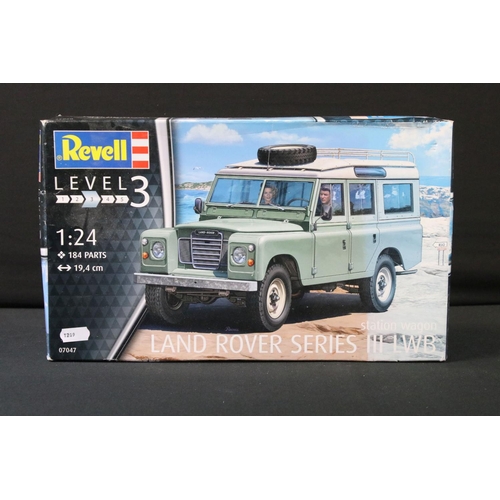 367 - Five Boxed Revell plastic model kits to include 4 x VW Camper Vans together with a 07047 1:24 Land R... 