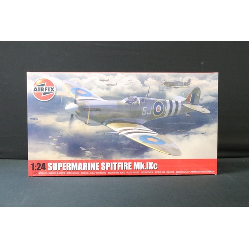 373 - Three Boxed 1:24 scale Airfix plastic model kit military aircraft to include A14003A North American ... 